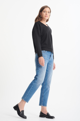Basicowa czarna bluza z dekoltem typu V Basicowa czarna bluza z dekoltem typu V