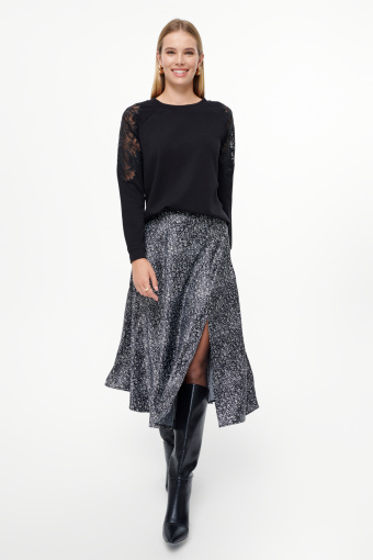 Czarna bluza z ażurową aplikacją na rękawach Czarna bluza z ażurową aplikacją na rękawach