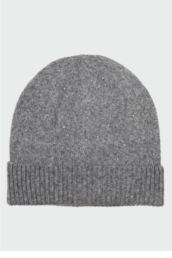 Czapka beanie z metalowymi ozdobami