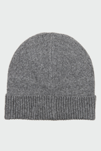 Czapka beanie z metalowymi ozdobami