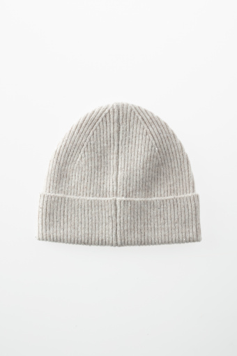 Czapka o klasycznym fasonie beżowa