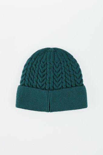 Zielona czapka z efektownym splotem