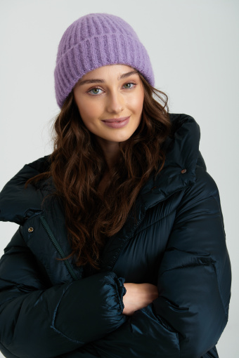 Czapka w kolorze lawendy