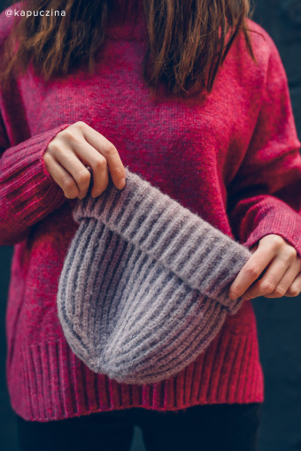 Czapka w kolorze lawendy