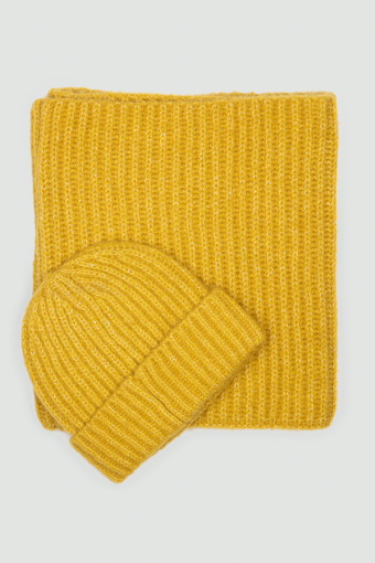 Czapka w oliwkowym kolorze