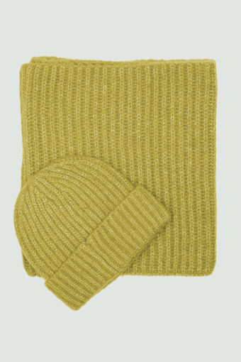 Czapka w oliwkowym kolorze