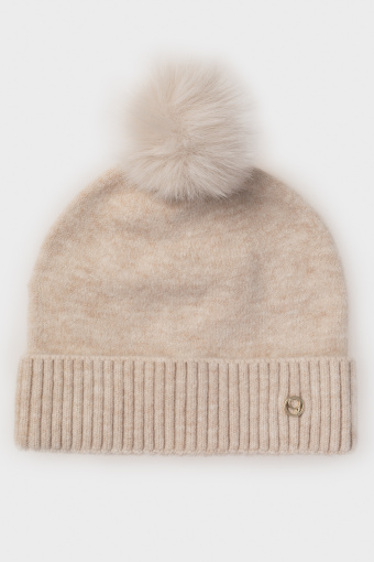 Czapka z prążkowaniem w dolnej części