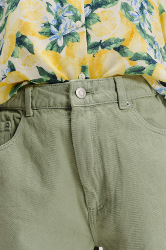 Denimowe szorty w odcieniu zielonym 