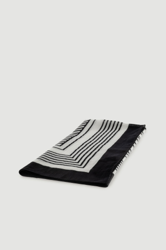 Biało-czarna apaszka z geometryczny wzór