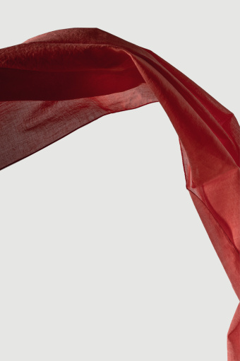 Bawełniana apaszka w koralowym kolorze