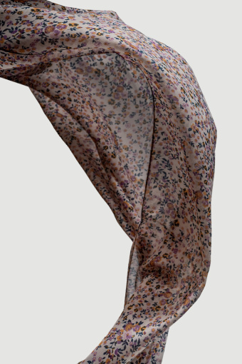 Kolorowa apaszka w drobne kwiaty 