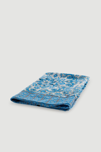 Apaszka z efektownym niebieskim nadrukiem