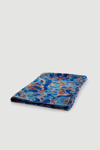 Niebieska apaszka w rozmyte wzory  Niebieska apaszka w rozmyte wzory