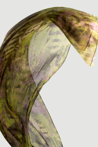 Zielona apaszka w tropikalny wzór 