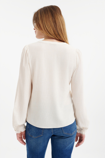 Kremowa buzka w stylu Boho 