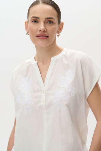 Bawełniana lekka bluzka z ozdobnym  haftem Bawełniana lekka bluzka z ozdobnym  haftem