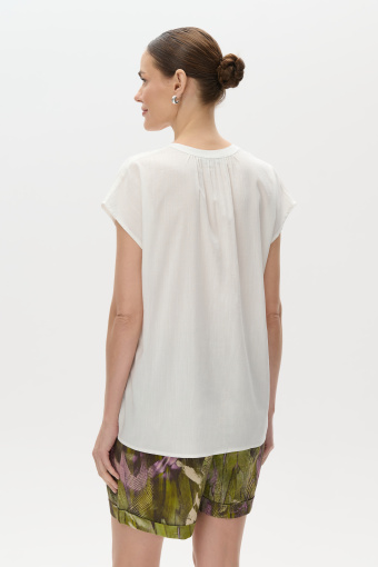 Bawełniana lekka bluzka z ozdobnym  haftem Bawełniana lekka bluzka z ozdobnym  haftem