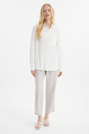 Lniana koszula w białym kolorze