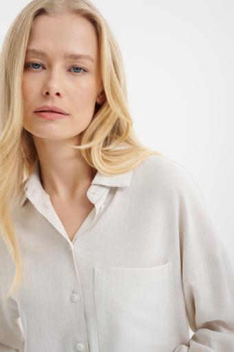 Piaskowa koszula o luźnym kroju