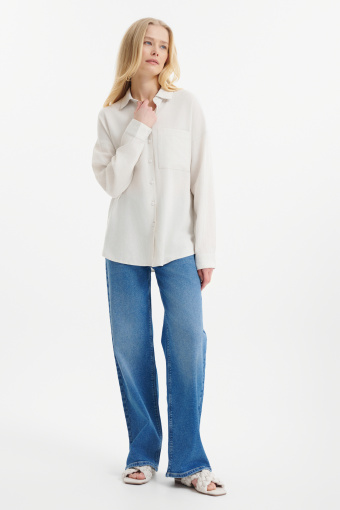 Piaskowa koszula o luźnym kroju