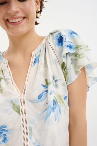 Bluzka w subtelne niebieskie kwiaty 