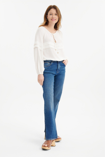 Zwiewna bluzka z wiązaniem przy dekolcie 