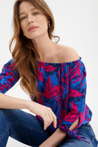 Niebiesko-czerwona bluzka typu off shoulder Niebiesko-czerwona bluzka typu off shoulder