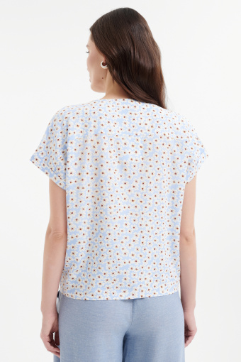 Luźna bluzka w kwiaty z wiązaniem u dołu