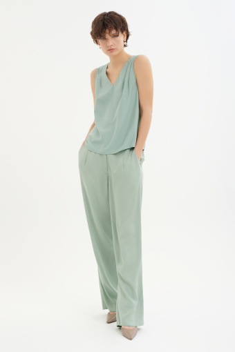 Szałwiowa bluzka z dekoltem w serek 