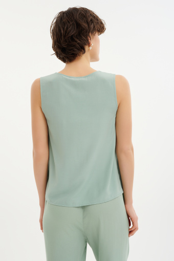 Szałwiowa bluzka z dekoltem w serek 