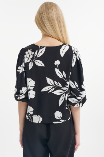 Elegancka czarna bluzka w białe kwiaty