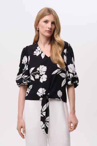 Elegancka czarna bluzka w białe kwiaty
