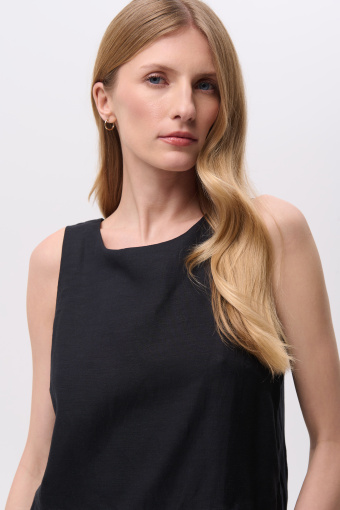 Czarna bluzka z zapięciem typu łezka