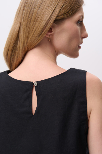 Czarna bluzka z zapięciem typu łezka
