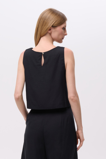 Czarna bluzka z zapięciem typu łezka