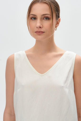 Kremowa bluzka z dekoltem w serek  