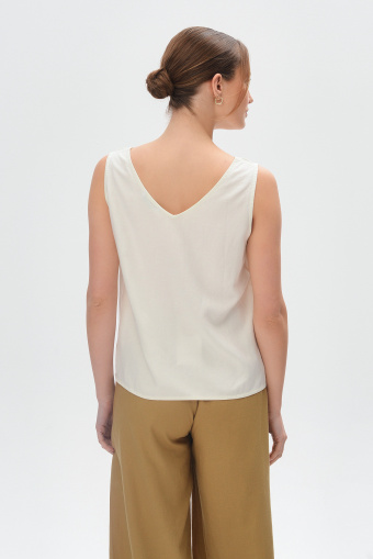 Kremowa bluzka z dekoltem w serek  