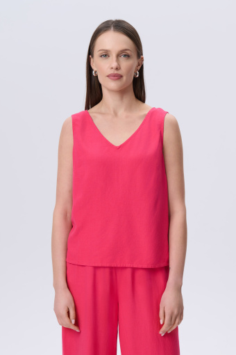 Bluzka w różowym kolorze z dekoltem w serek  Bluzka w różowym kolorze z dekoltem w serek