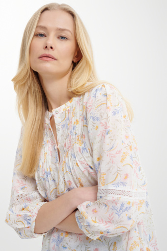 Romantyczna bluzka w drobne kwiaty 