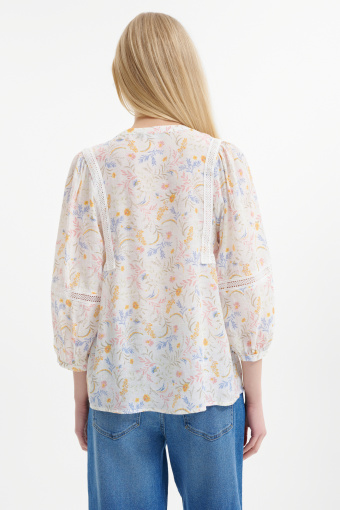 Romantyczna bluzka w drobne kwiaty 