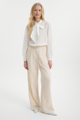 Bluzka z wiązaniem przy dekolcie 