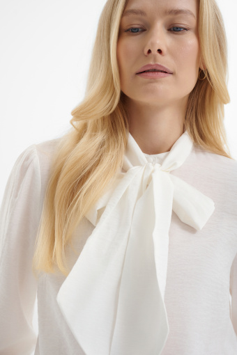 Bluzka z wiązaniem przy dekolcie 