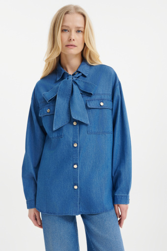 Jeansowa koszula z wiązaniem przy dekolcie 