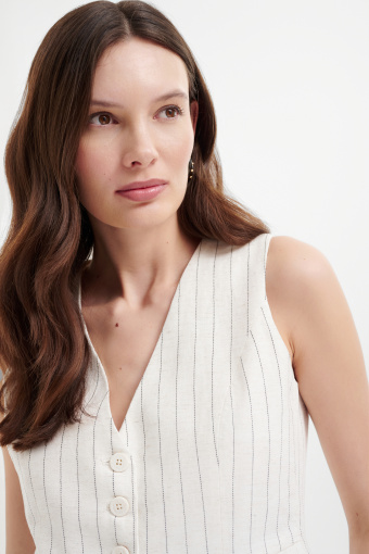 Klasyczna biała kamizelka w subtelne paski