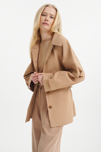 Krótki płaszcz z wiązaniem w talii 