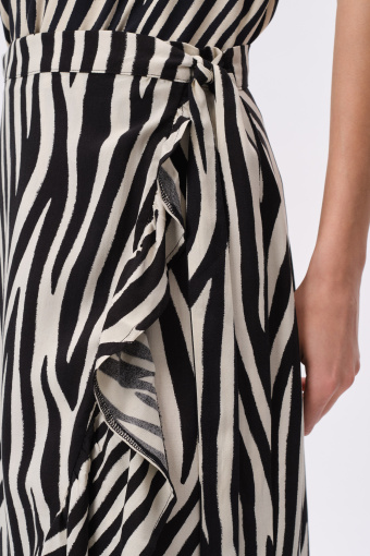 Spódnica z biało-czarnym nadrukiem w zebrę Spódnica z biało-czarnym nadrukiem w zebrę