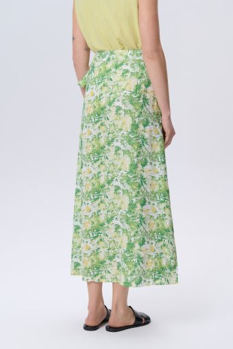 Zielona spódnica z nadrukiem w kwiaty Zielona spódnica z nadrukiem w kwiaty