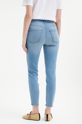 Spodnie jeansowe typu slim fit 