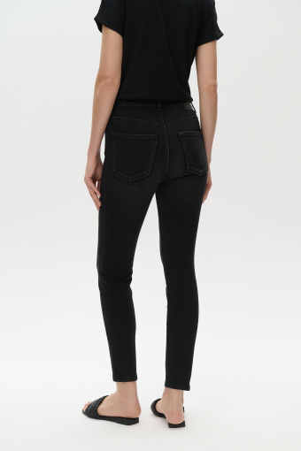 Spodnie typu slim fit z czarnego denimu 