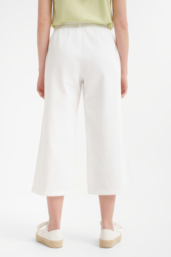 Kremowe spodnie typu culotte 